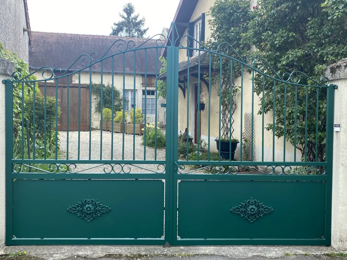 Pièce métallique thermolaquée dans l