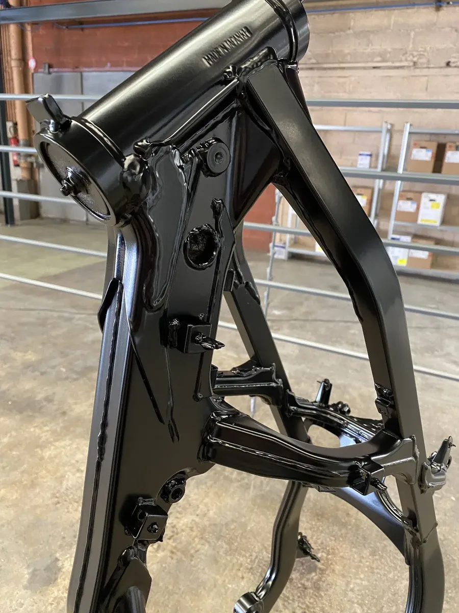 Cadre tubulaire de moto thermolaqué noir brillant haute résistance