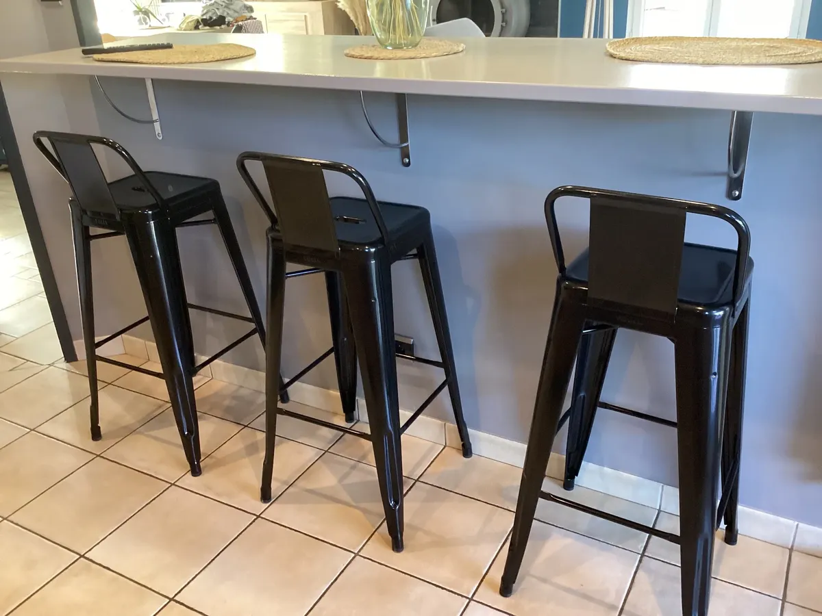 Tabourets de bar en métal thermolaqués noir brillant